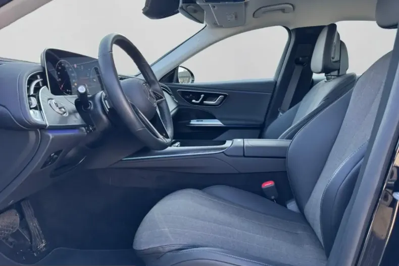 Mercedes-Benz E 400 (Clasa E) din 2025 cu 26.188 km - oferta MER214977 - foto 5