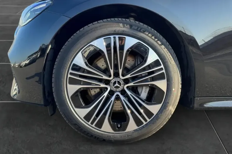 Mercedes-Benz E 400 (Clasa E) din 2025 cu 26.188 km - oferta MER214977 - foto 11