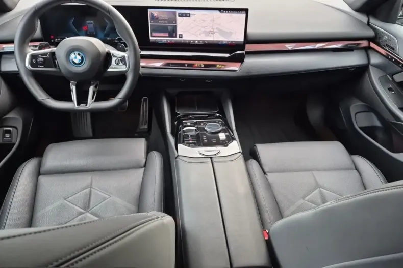 BMW 550 (Seria 5) din 2025 cu 28.005 km - oferta BMW214979 - foto 11