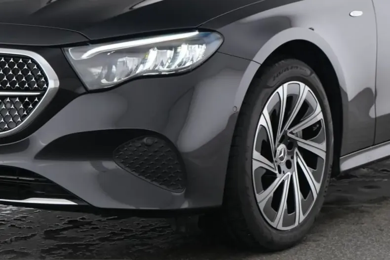 Mercedes-Benz E 300 (Clasa E) din 2025 cu 16.405 km - oferta MER214981 - foto 4