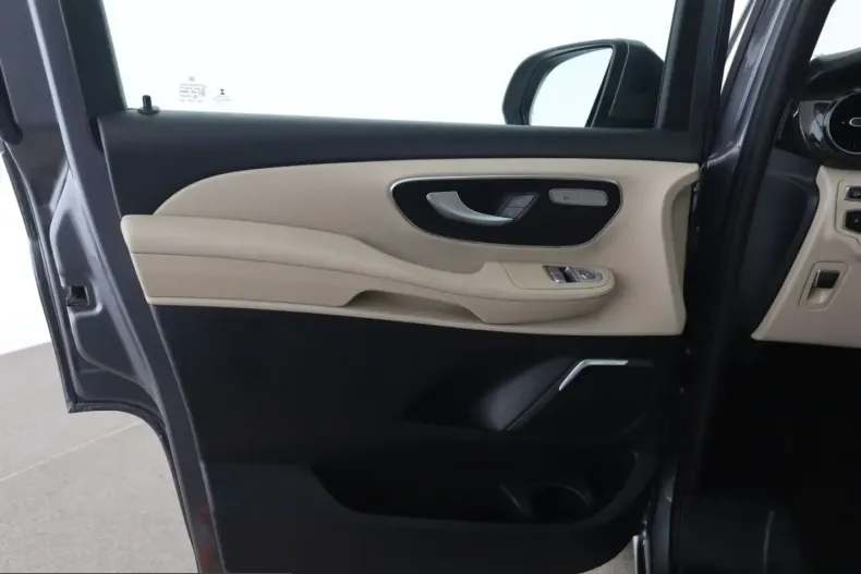 Mercedes-Benz V 300 (Clasa V) din 2022 cu 79.700 km - oferta MER214982 - foto 13