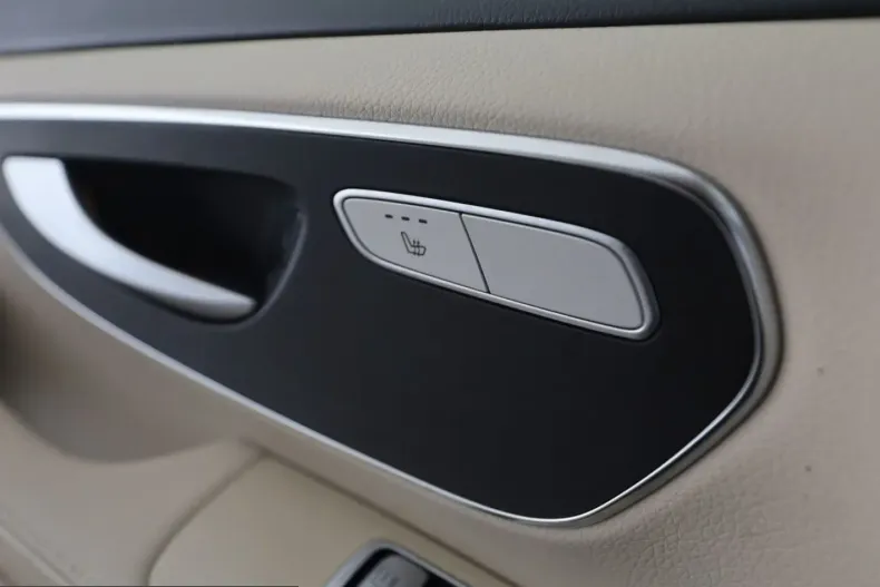 Mercedes-Benz V 300 (Clasa V) din 2022 cu 79.700 km - oferta MER214982 - foto 18