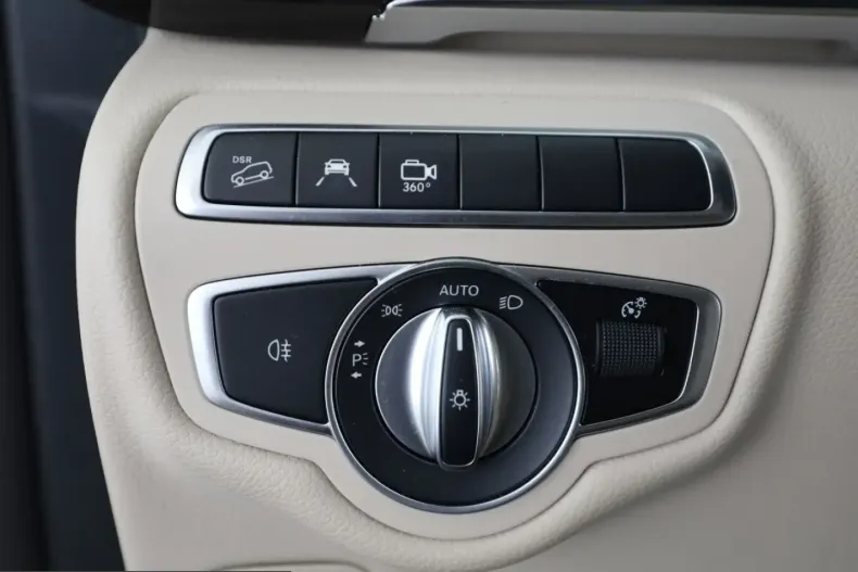 Mercedes-Benz V 300 (Clasa V) din 2022 cu 79.700 km - oferta MER214982 - foto 19