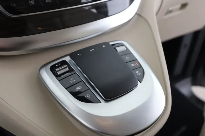 Mercedes-Benz V 300 (Clasa V) din 2022 cu 79.700 km - oferta MER214982 - foto 21