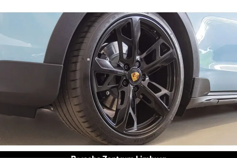 Porsche Taycan din 2023 cu 4.900 km - oferta POR215015 - foto 24