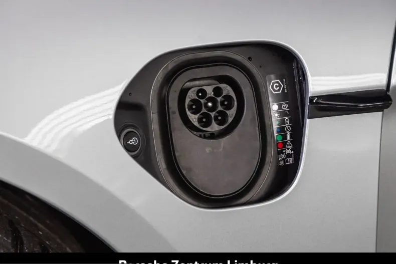 Porsche Taycan din 2025 cu 11.900 km - oferta POR215028 - foto 9
