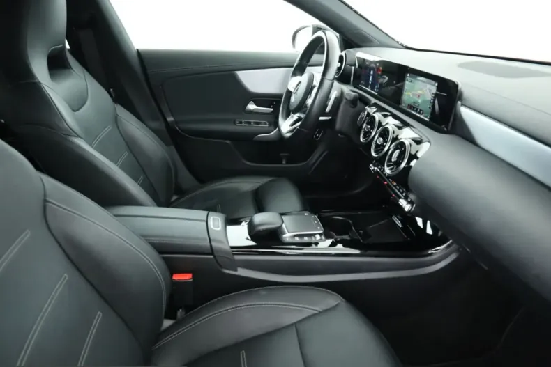 Mercedes-Benz CLA 250 (Clasa CLA) din 2021 cu 36.372 km - oferta MER215034 - foto 17