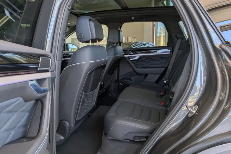 Volkswagen Touareg din 2025 cu 19.949 km - oferta VOL215066 - foto 13