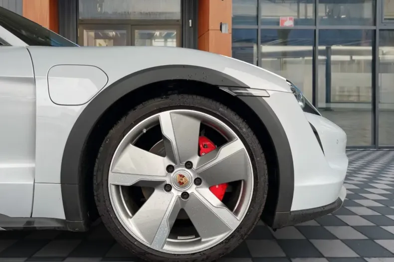 Porsche Taycan din 2024 cu 3.000 km - oferta POR215087 - foto 9