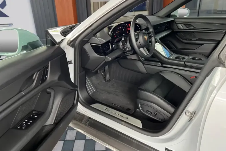 Porsche Taycan din 2024 cu 3.000 km - oferta POR215087 - foto 19