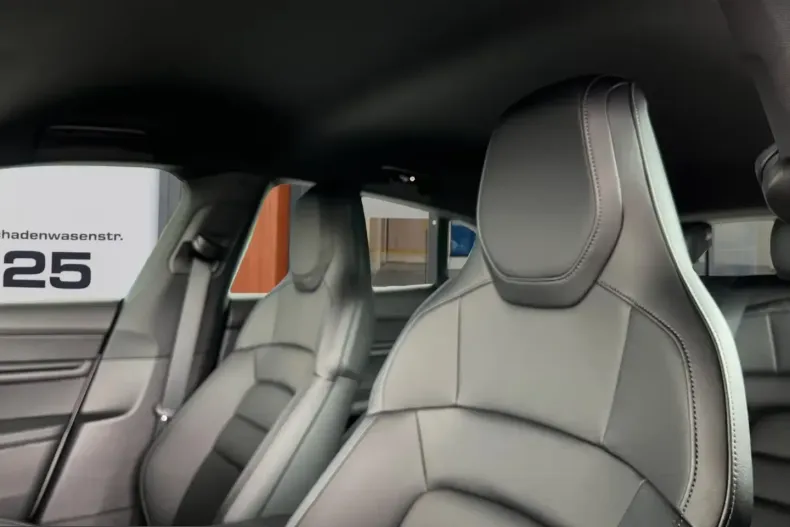 Porsche Taycan din 2024 cu 3.000 km - oferta POR215087 - foto 21