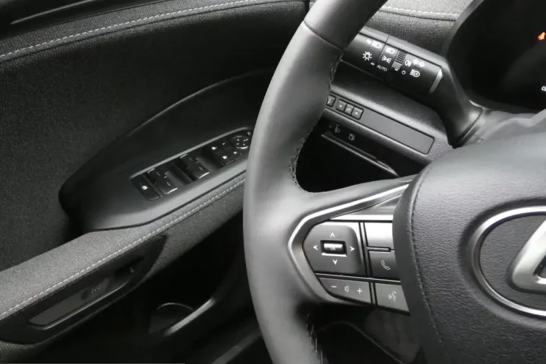Lexus LBX din 2024 cu 4.362 km - oferta LEX215141 - foto 11