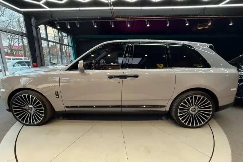 Rolls-Royce Cullinan din 2024 cu 46.973 km - oferta ROL215160 - foto 8