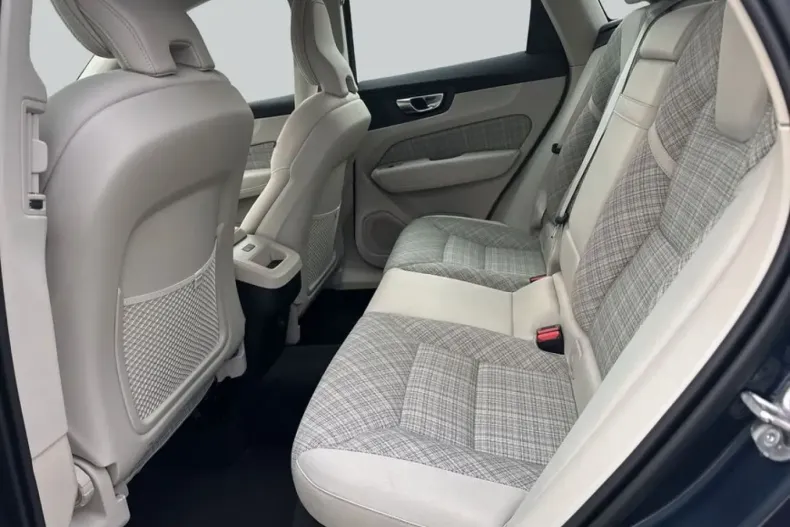 Volvo XC60 din 2024 cu 10.653 km - oferta VOL215170 - foto 10