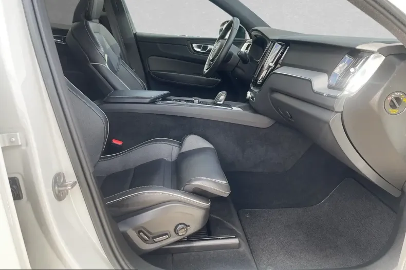 Volvo XC60 din 2022 cu 45.100 km - oferta VOL215174 - foto 3