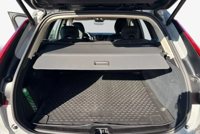 Volvo XC60 din 2024 cu 11.729 km - oferta VOL215177 - foto 8