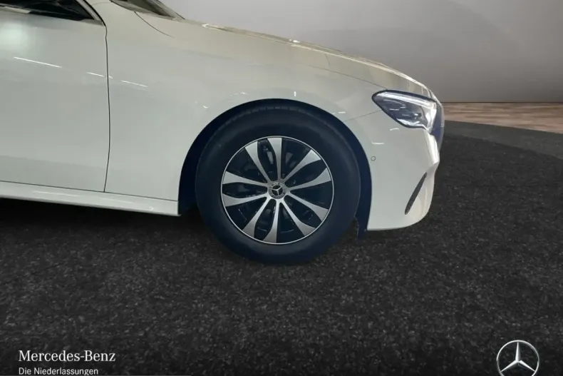 Mercedes-Benz E 200 (Clasa E) din 2025 cu 9.193 km - oferta MER215179 - foto 4