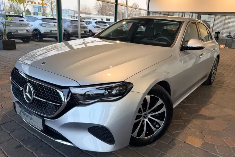 Mercedes-Benz E 200 (Clasa E) din 2024 cu 4.250 km - oferta MER215180 - foto 1