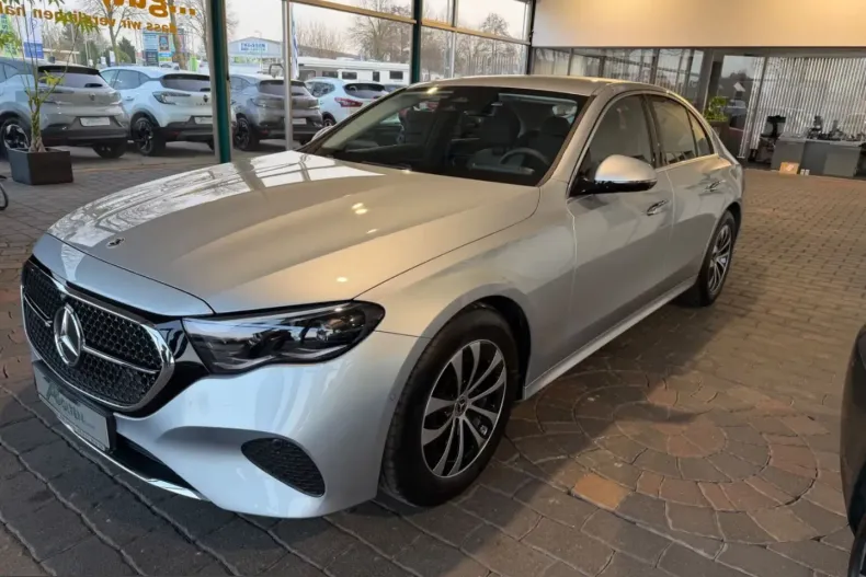 Mercedes-Benz E 200 (Clasa E) din 2024 cu 4.250 km - oferta MER215180 - foto 2