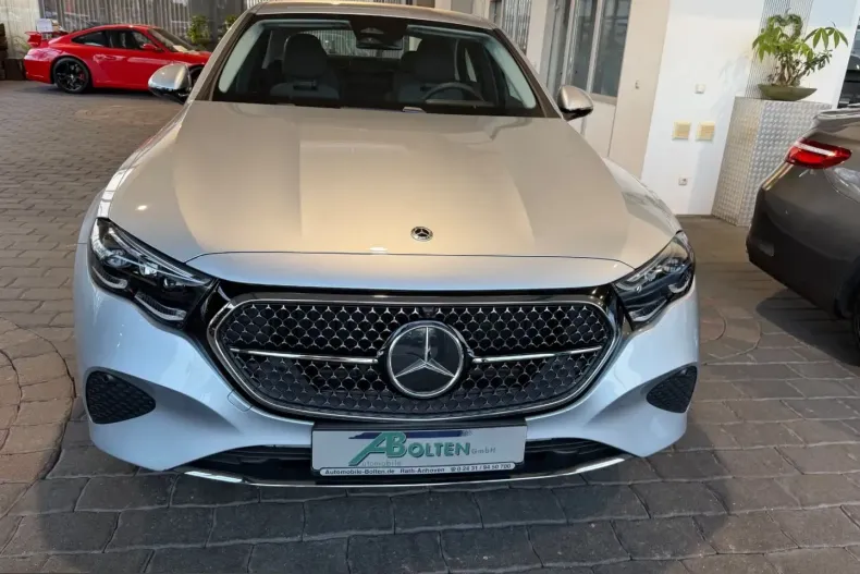 Mercedes-Benz E 200 (Clasa E) din 2024 cu 4.250 km - oferta MER215180 - foto 3