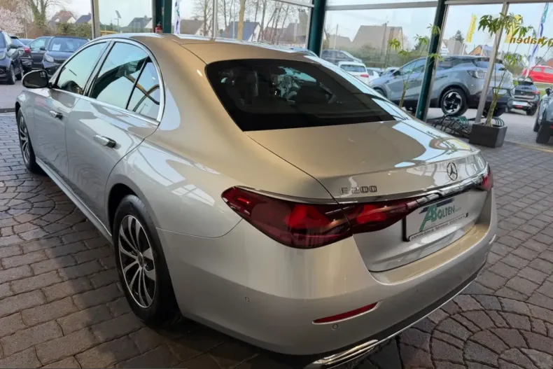 Mercedes-Benz E 200 (Clasa E) din 2024 cu 4.250 km - oferta MER215180 - foto 5