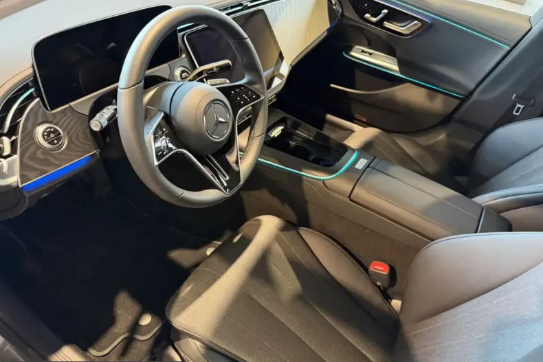 Mercedes-Benz E 200 (Clasa E) din 2024 cu 4.250 km - oferta MER215180 - foto 6