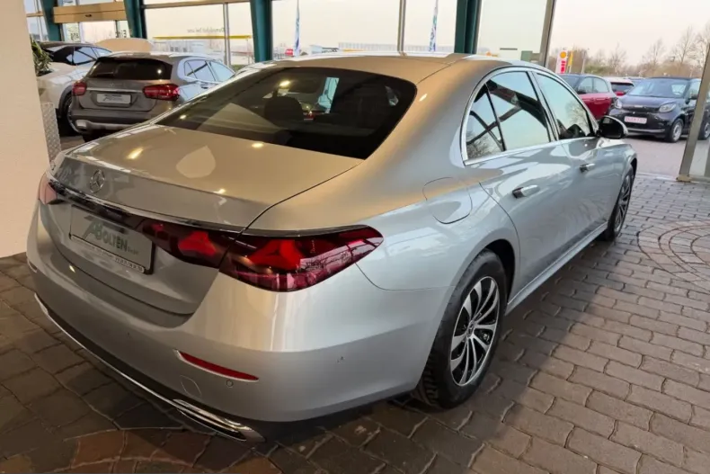 Mercedes-Benz E 200 (Clasa E) din 2024 cu 4.250 km - oferta MER215180 - foto 12