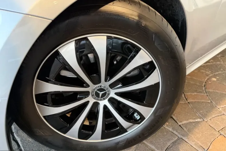 Mercedes-Benz E 200 (Clasa E) din 2024 cu 4.250 km - oferta MER215180 - foto 15