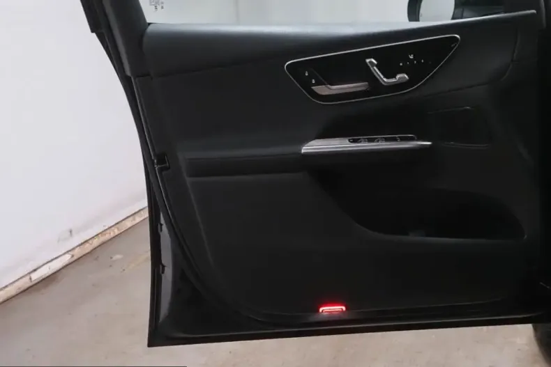 Mercedes-Benz GLC 200 (Clasa GLC) din 2025 cu 35.969 km - oferta MER215182 - foto 10