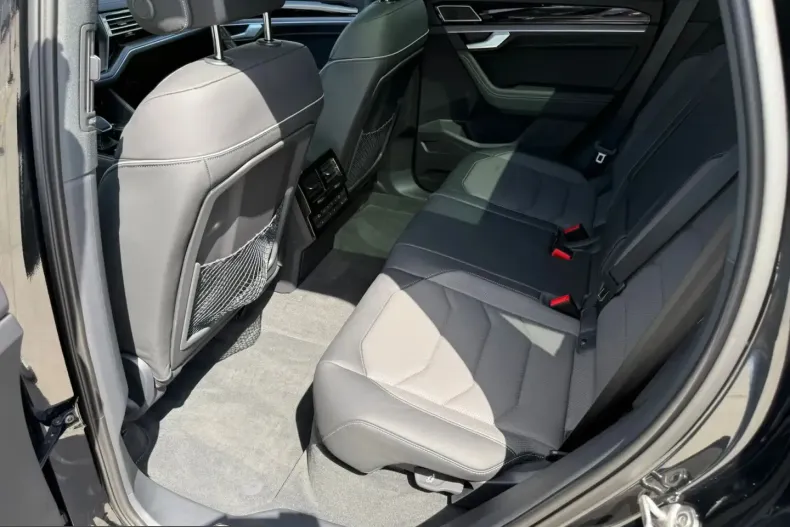 Volkswagen Touareg din 2025 cu 2.372 km - oferta VOL215190 - foto 8