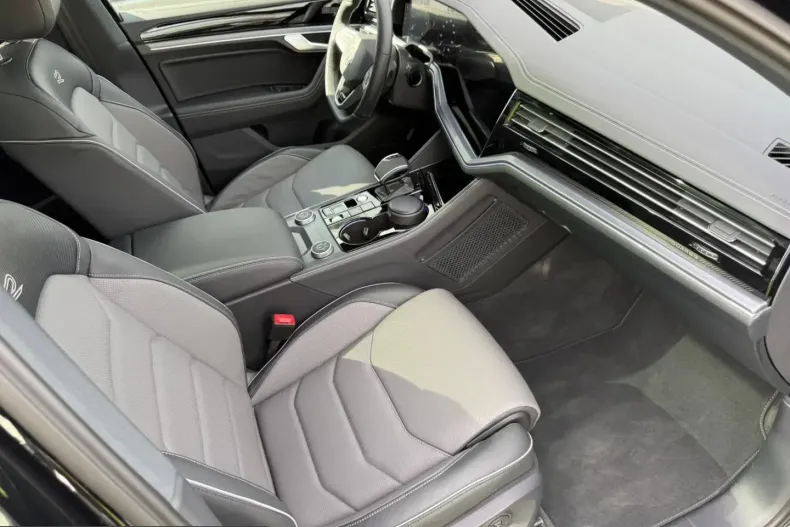 Volkswagen Touareg din 2025 cu 2.372 km - oferta VOL215190 - foto 9