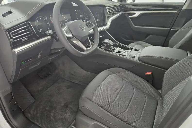 Volkswagen Touareg din 2025 cu 21 km - oferta VOL215193 - foto 9