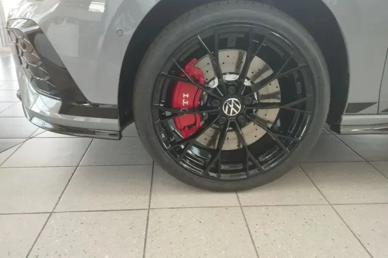 Volkswagen Golf din 2026 cu 1 km - oferta VOL215210 - foto 3