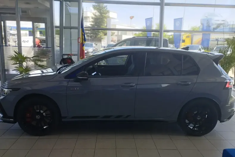 Volkswagen Golf din 2026 cu 1 km - oferta VOL215210 - foto 4