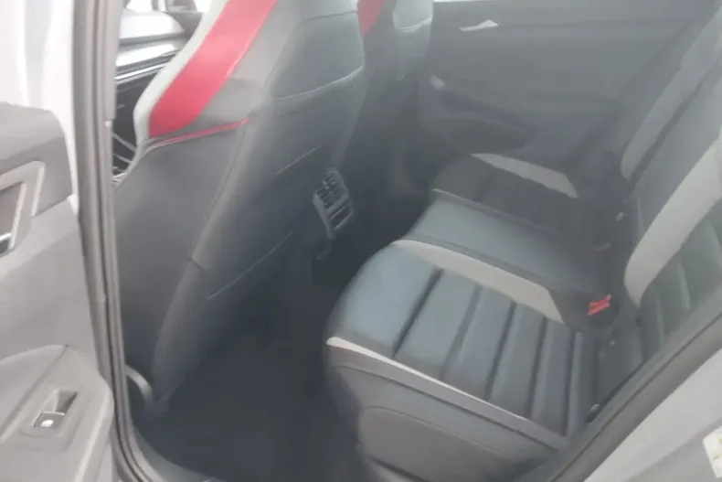 Volkswagen Golf din 2026 cu 1 km - oferta VOL215210 - foto 11