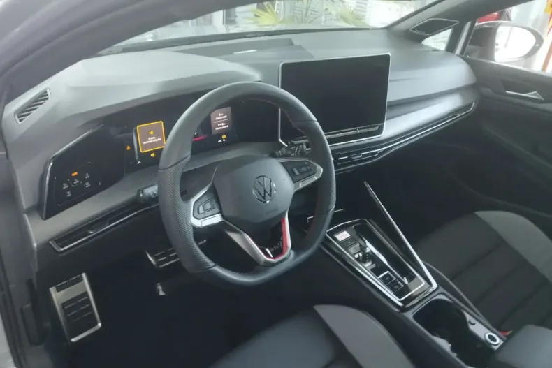 Volkswagen Golf din 2026 cu 1 km - oferta VOL215210 - foto 12