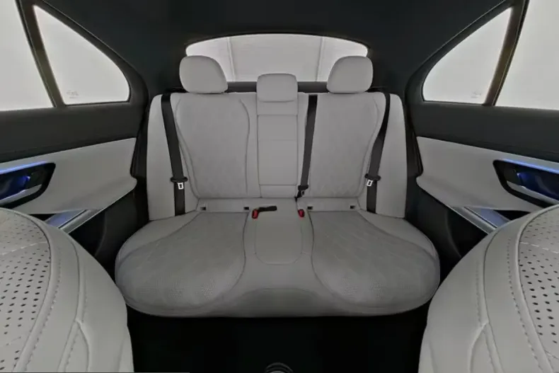 Mercedes-Benz E 220 (Clasa E) din 2023 cu 7.592 km - oferta MER215225 - foto 6
