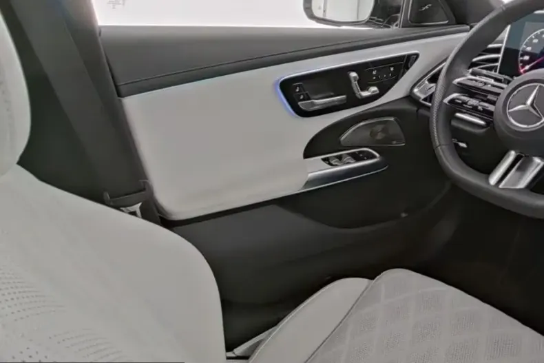 Mercedes-Benz E 220 (Clasa E) din 2023 cu 7.592 km - oferta MER215225 - foto 7
