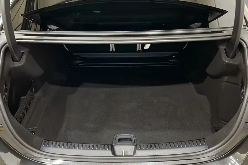 Mercedes-Benz E 220 (Clasa E) din 2025 cu 7.817 km - oferta MER215226 - foto 14