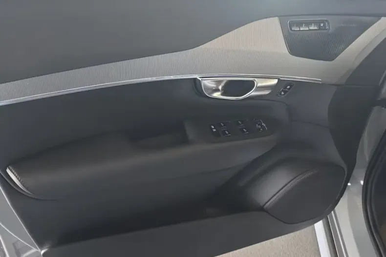 Volvo XC90 din 2024 cu 8.652 km - oferta VOL215241 - foto 8