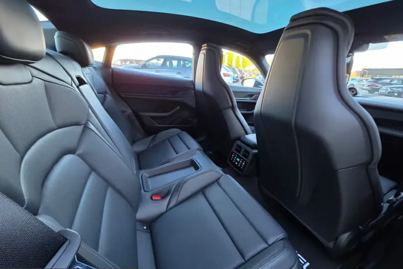 Porsche Taycan din 2023 cu 40.500 km - oferta POR215249 - foto 24