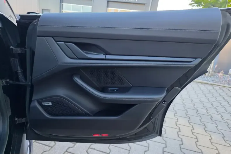 Porsche Taycan din 2023 cu 40.500 km - oferta POR215249 - foto 31