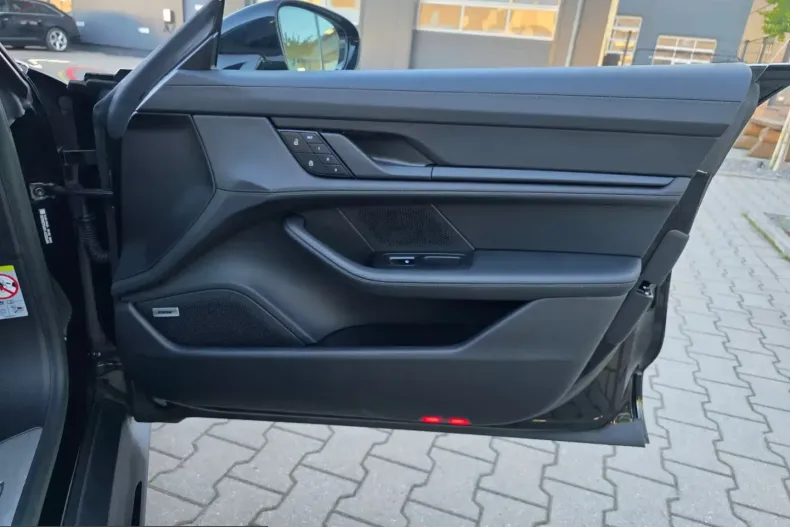 Porsche Taycan din 2023 cu 40.500 km - oferta POR215249 - foto 33