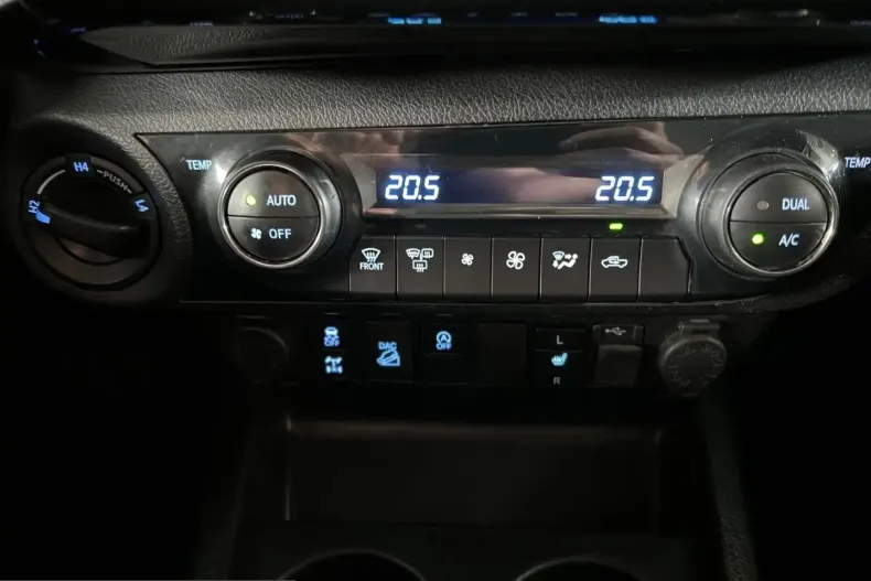 Toyota Hilux din 2022 cu 72.456 km - oferta TOY215304 - foto 21