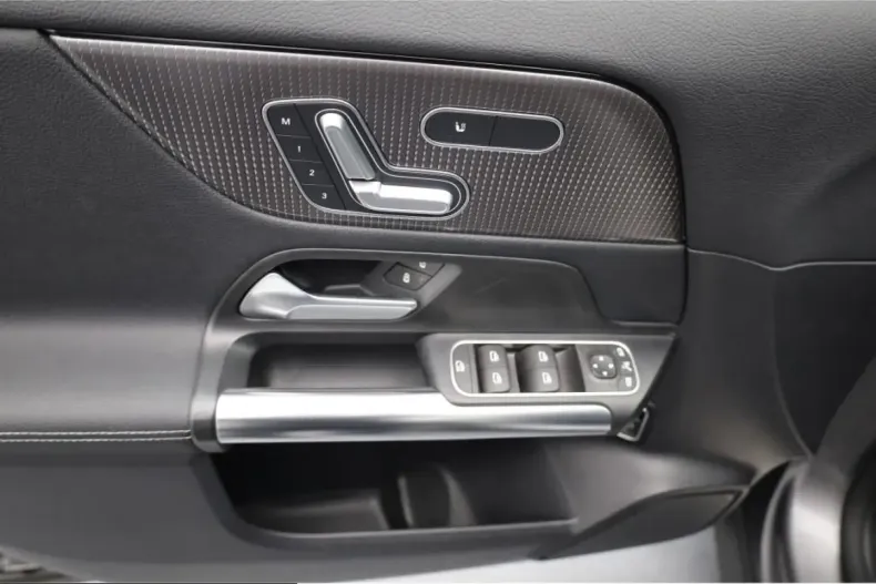 Mercedes-Benz GLA 250 (Clasa GLA) din 2021 cu 68.700 km - oferta MER215310 - foto 9