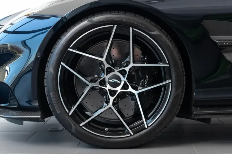 Aston Martin Vanquish din 2025 cu 7.900 km - oferta AST215331 - foto 8