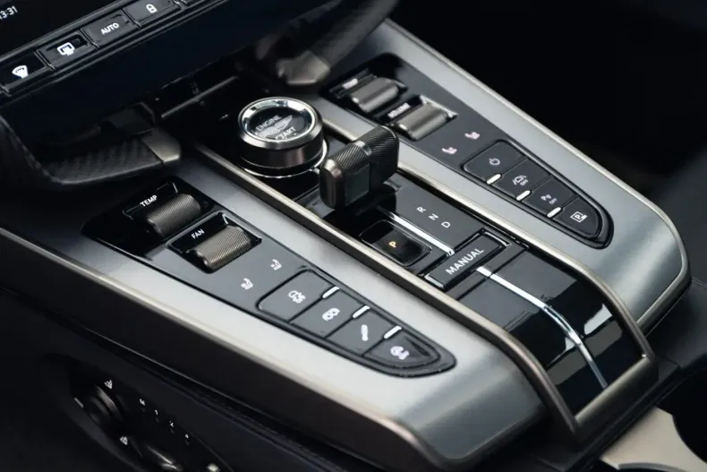 Aston Martin Vanquish din 2025 cu 7.900 km - oferta AST215331 - foto 15