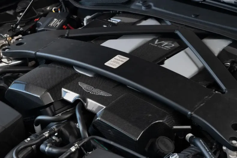 Aston Martin Vanquish din 2025 cu 7.900 km - oferta AST215331 - foto 18