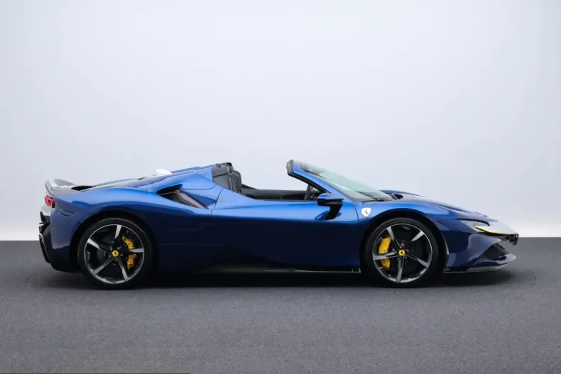 Ferrari SF90 din 2023 cu 1.600 km - oferta FER215342 - foto 3