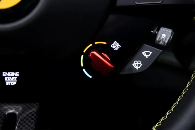 Ferrari SF90 din 2023 cu 1.600 km - oferta FER215342 - foto 16